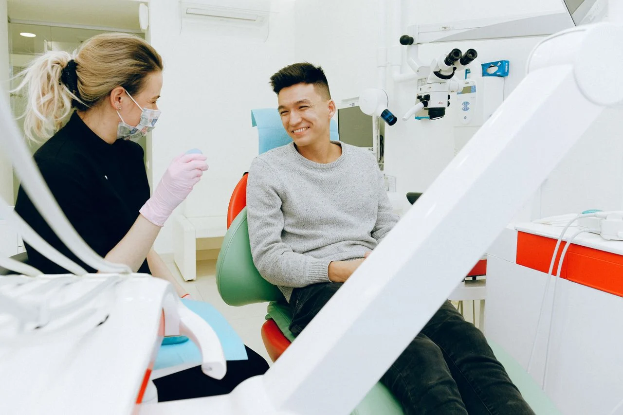 Self-employed worker at dentist office for emergency dental care