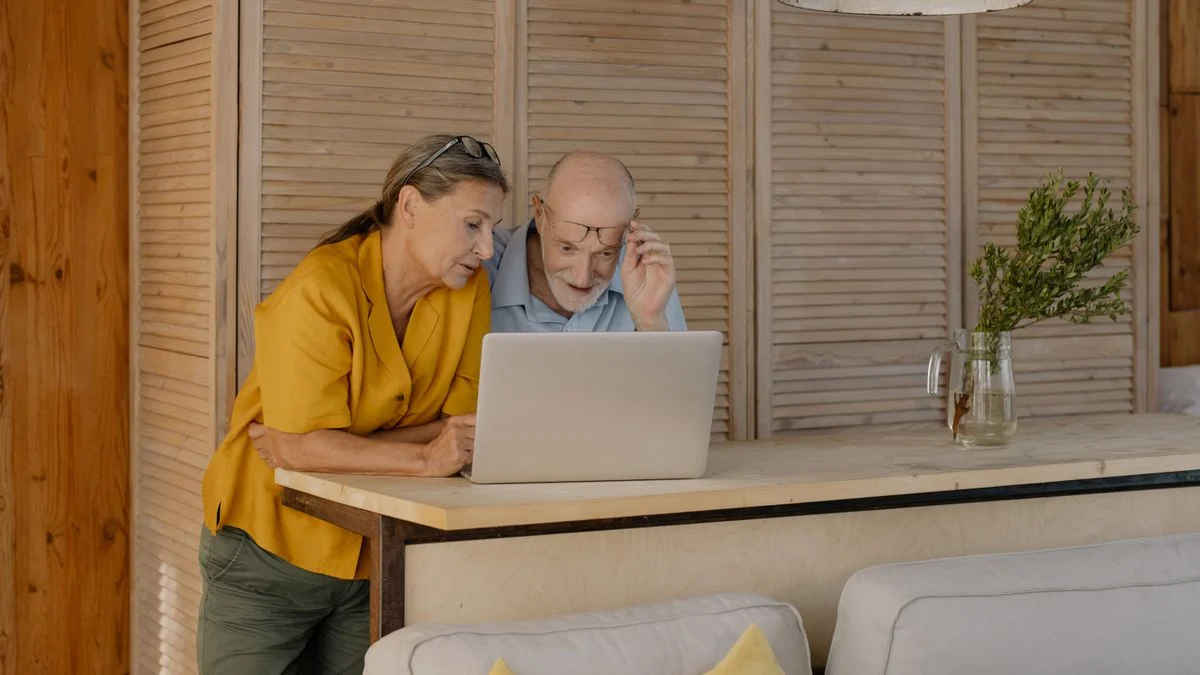 Senior couple looking at a laptop together, researching Medicare Advantage dental coverage options